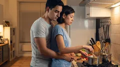 Wie du erkennst, dass er dich wirklich liebt – auch wenn er es kaum sagt: Zeichen stiller Zuneigung